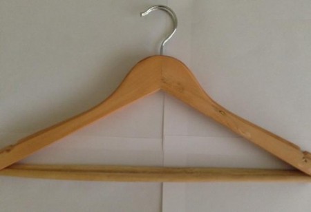 colgador de madera 30 unidades $19900